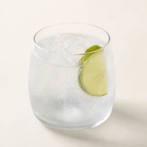 agua con gas y limón